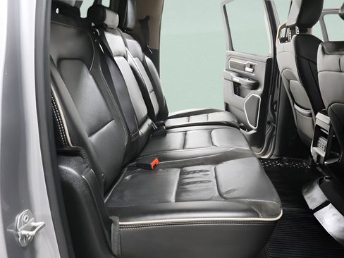 Used 2019 RAM 1500 Laramie AWD/4WD image 27