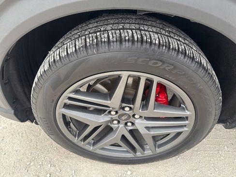 Used 2025 Ford Explorer ST-Line w/ ST-Line Street Pack image 31