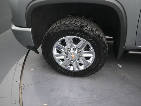 Used 2024 Chevrolet Silverado 2500 High Country w/ Technology Package AWD/4WD image 9