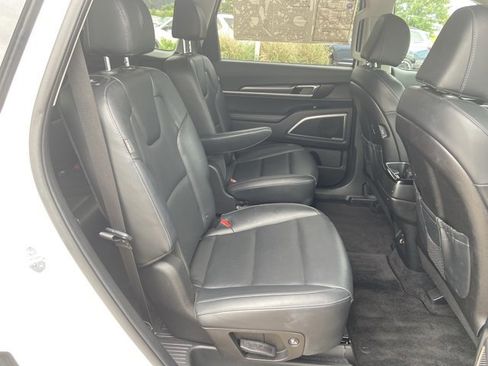 Used 2025 Kia Telluride S FWD image 18