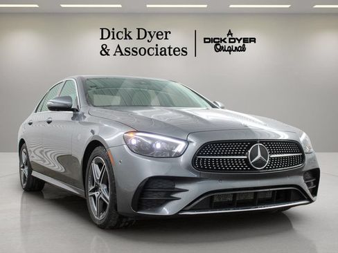 Used 2023 Mercedes-Benz E 350 4MATIC Sedan image 3
