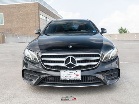 Used 2018 Mercedes-Benz E 300 4MATIC w/ AMG Line Exterior image 2