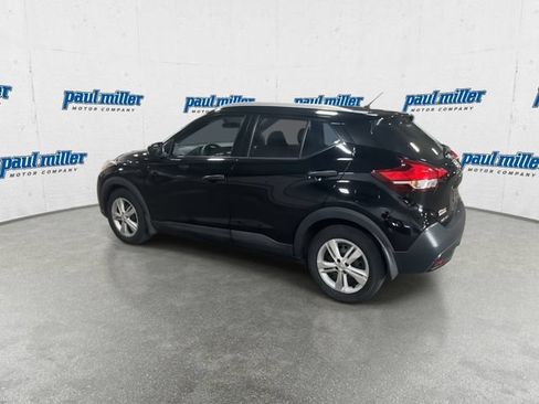 Used 2018 Nissan Kicks S FWD image 9