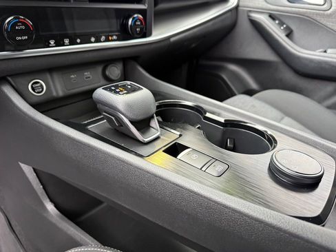 Used 2023 Nissan Rogue SV image 22