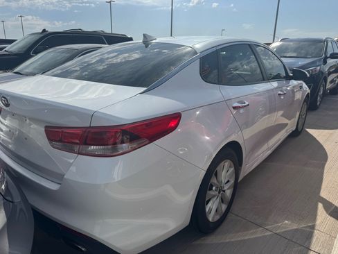 Used 2016 Kia Optima LX w/ Option Group 014 FWD image 4