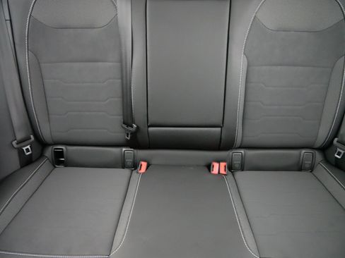 Used 2025 Volkswagen Taos SE image 13