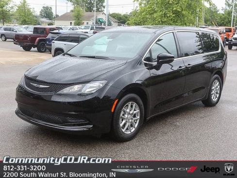 New 2025 Chrysler Voyager LX FWD image 3