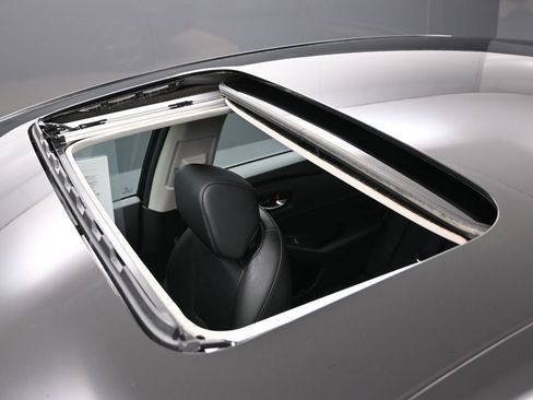 Used 2025 Honda Accord EX-L image 9