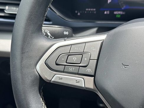 Used 2023 Volkswagen Taos SE w/ Panoramic Sunroof Package FWD image 22