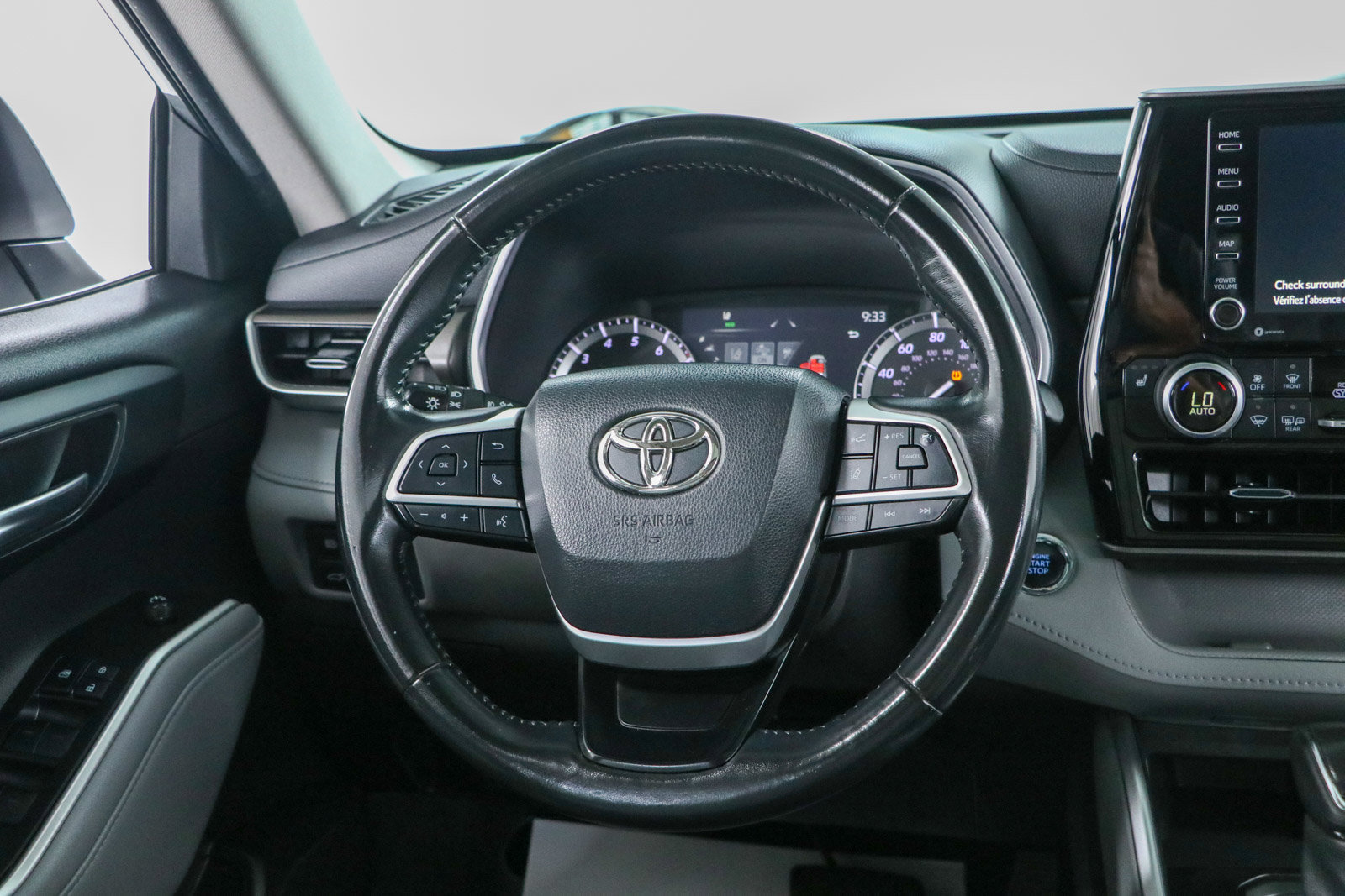 Used 2022 Toyota Highlander XLE FWD image 12