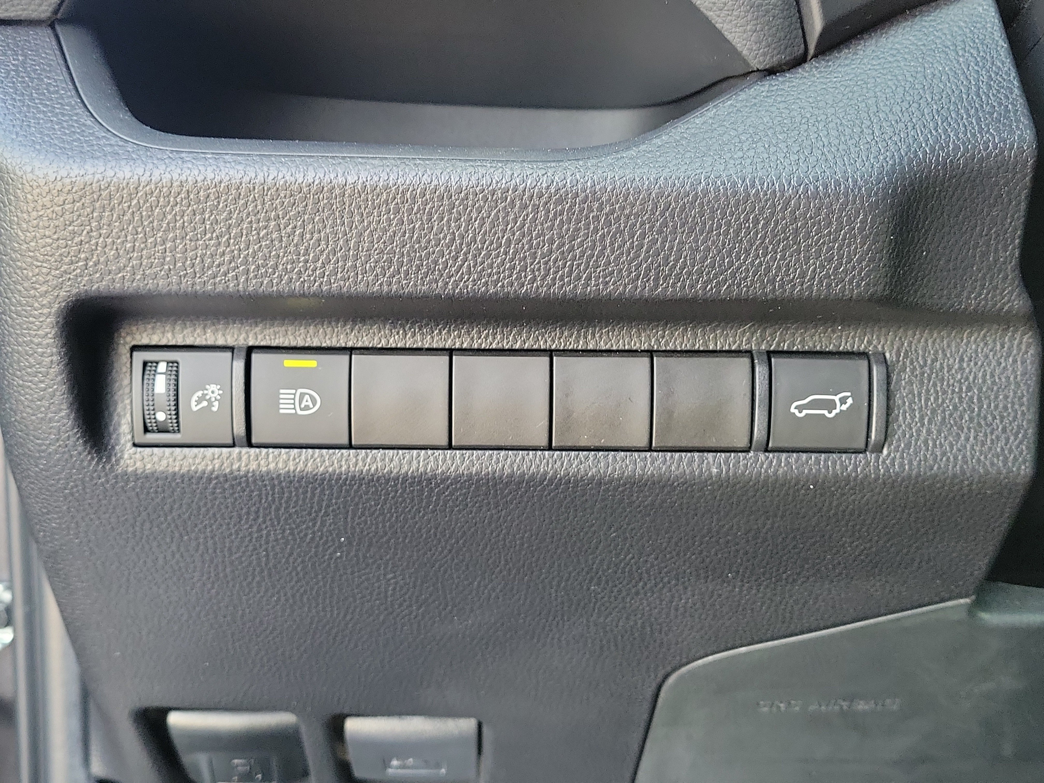 Used 2024 Toyota RAV4 XLE w/ Convenience Package FWD image 33