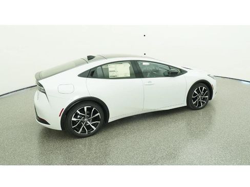 New 2026 Toyota Prius Plug-In Hybrid FWD image 10