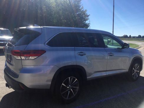 Used 2019 Toyota Highlander XLE AWD/4WD image 5