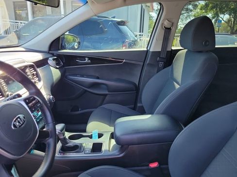 Used 2020 Kia Sorento S FWD image 19