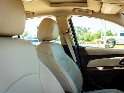 Used 2014 Chevrolet Cruze Diesel w/ Enhanced Safety Package FWD image 8
