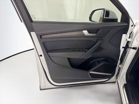 Certified 2025 Audi Q5 e Premium Plus w/ Premium Plus Package AWD/4WD image 24
