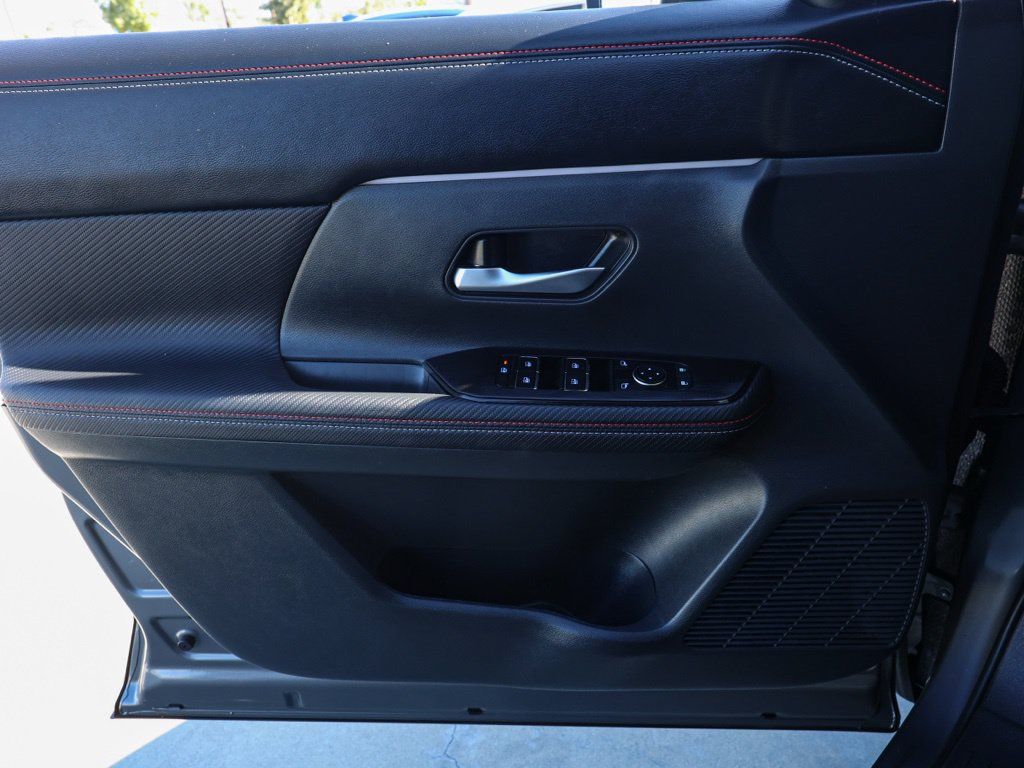 Used 2025 Nissan Kicks SR FWD image 24