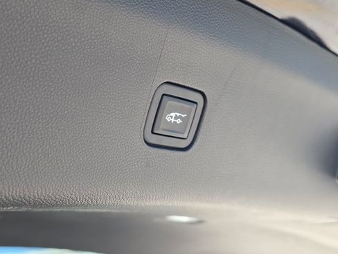 Used 2022 Buick Enclave Essence w/ Experience Buick Package FWD image 11