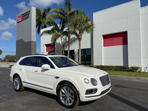 Used 2020 Bentley Bentayga image 1