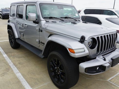 Used 2021 Jeep Wrangler Unlimited Sahara AWD/4WD image 4
