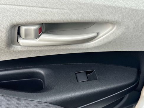 Used 2025 Toyota Corolla LE FWD image 12