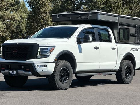 Used 2021 Nissan Titan PRO-4X w/ Pro-4x Convenience Package AWD/4WD image 8