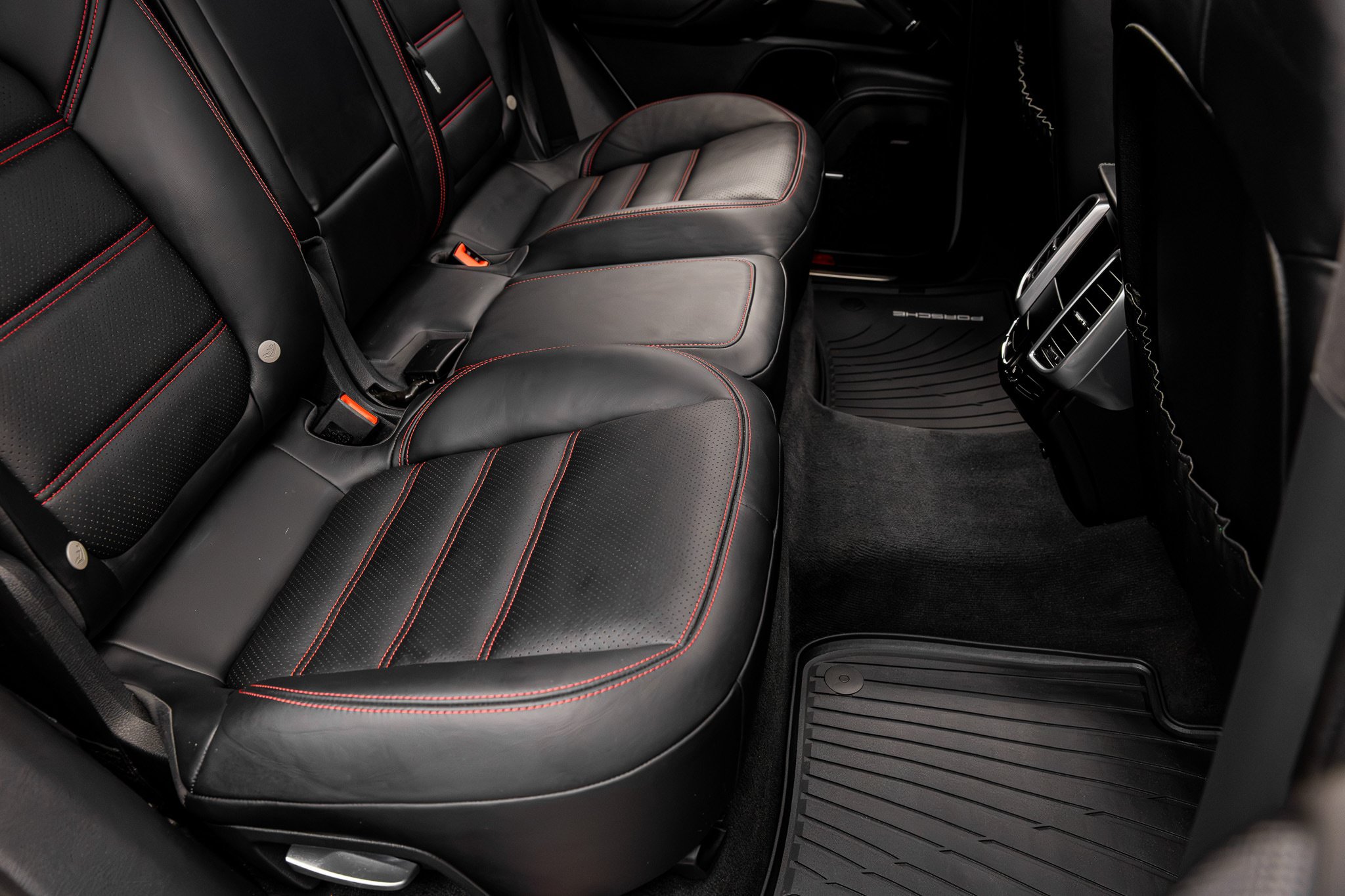 Used 2014 Porsche Cayenne Turbo S AWD/4WD image 32