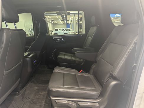 Used 2022 Chevrolet Suburban Z71 w/ Z71 Off-Road Package image 11