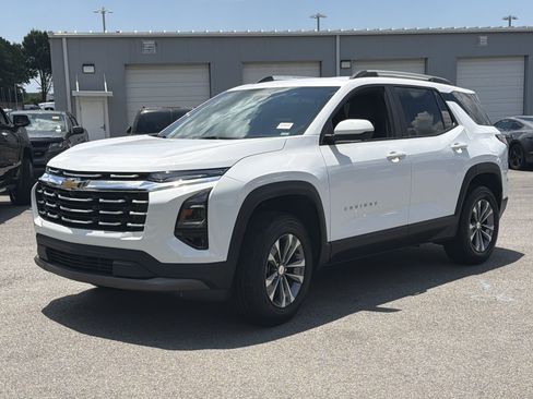 Used 2025 Chevrolet Equinox LT w/ Convenience Package II FWD image 13