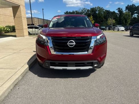 Used 2025 Nissan Pathfinder Platinum w/ Cargo Package FWD image 7