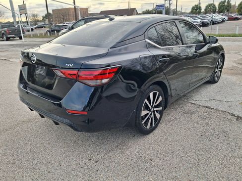 Used 2021 Nissan Sentra SV w/ SV Premium Package FWD image 3