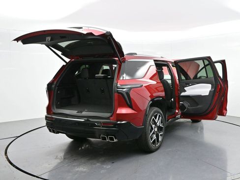 Used 2025 Chevrolet Traverse High Country AWD/4WD image 49