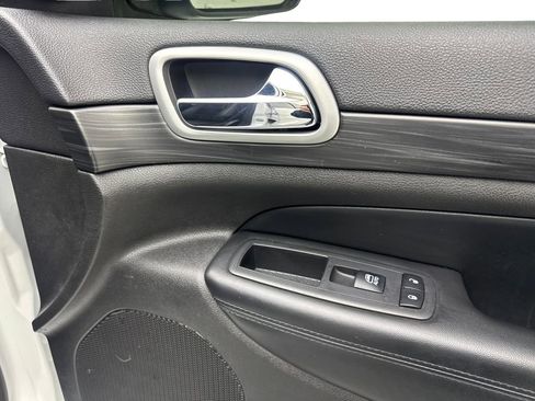 Used 2020 Jeep Grand Cherokee Altitude RWD image 49