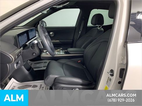 Used 2023 Genesis GV60 Advanced image 8