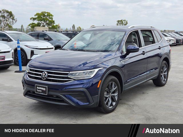 Used 2023 Volkswagen Tiguan SE FWD image 1