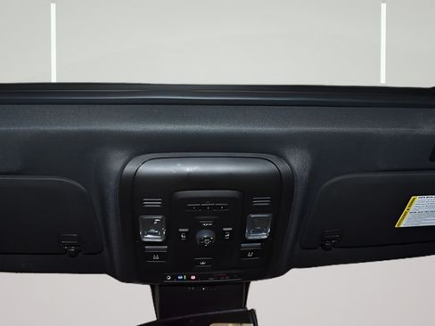 Used 2024 GMC Yukon SLT w/ SLT Premium Package AWD/4WD image 15