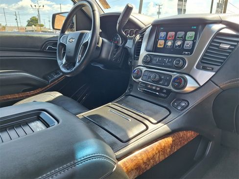 Used 2018 Chevrolet Suburban Premier image 25