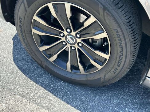 Used 2019 Nissan Armada Platinum w/ Captain's Chairs Package AWD/4WD image 9