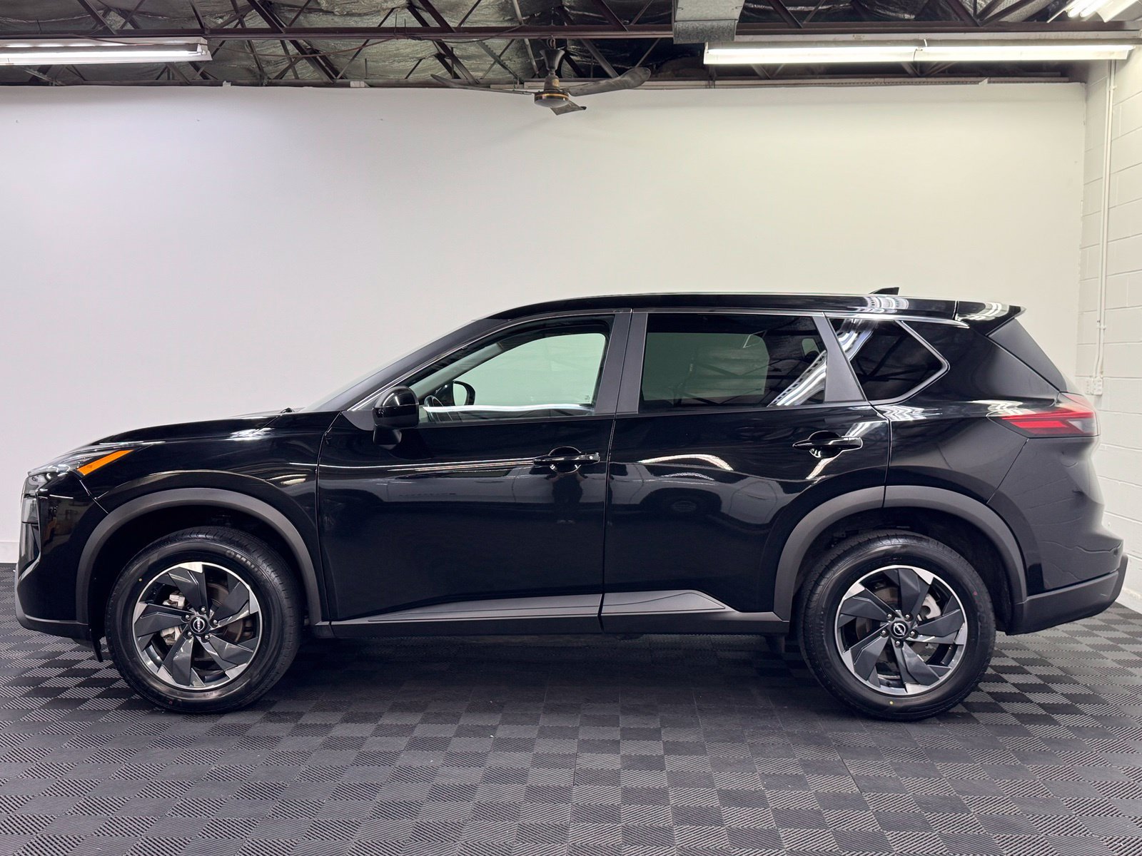Certified 2025 Nissan Rogue SV AWD/4WD image 4
