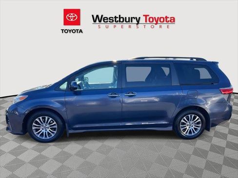 Certified 2020 Toyota Sienna XLE image 7