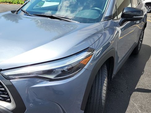 Used 2025 Toyota Corolla Cross XLE FWD image 9