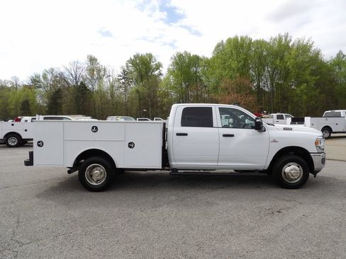 Used 2024 RAM 3500 Tradesman w/ Chrome Appearance Group AWD/4WD image 9