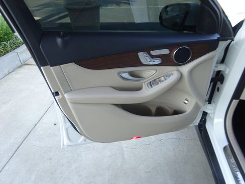 Used 2022 Mercedes-Benz GLC 300 image 25