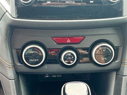 Used 2021 Subaru Crosstrek 2.0i Premium w/ Moonroof Package image 16