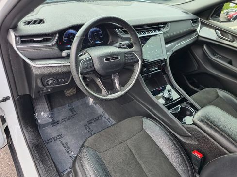 Used 2023 Jeep Grand Cherokee L Laredo AWD/4WD image 12