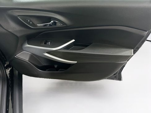 Used 2024 Chevrolet Trax RS w/ Sunroof Package FWD image 31