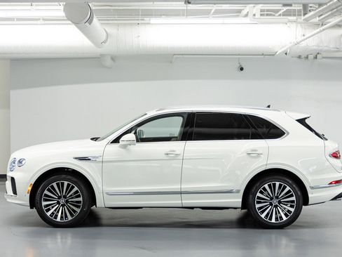 New 2026 Bentley Bentayga AWD/4WD image 2