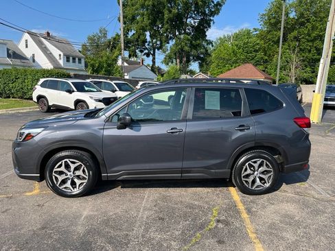 Used 2021 Subaru Forester Premium AWD/4WD image 9