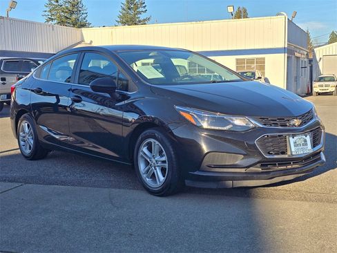 Used 2017 Chevrolet Cruze LT image 3