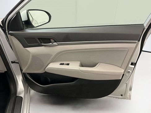 Used 2017 Hyundai Elantra SE FWD image 32